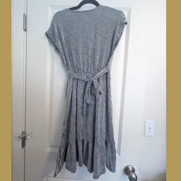 Black and White Striped Mid Dress - Picture 4 of 5